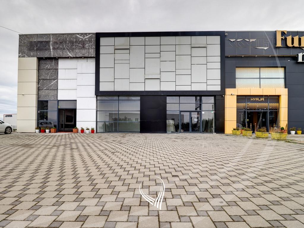 Objekt 1,400m2 me qira në magjistralen Prishtinë - Ferizaj - afër Prishtina Mall1