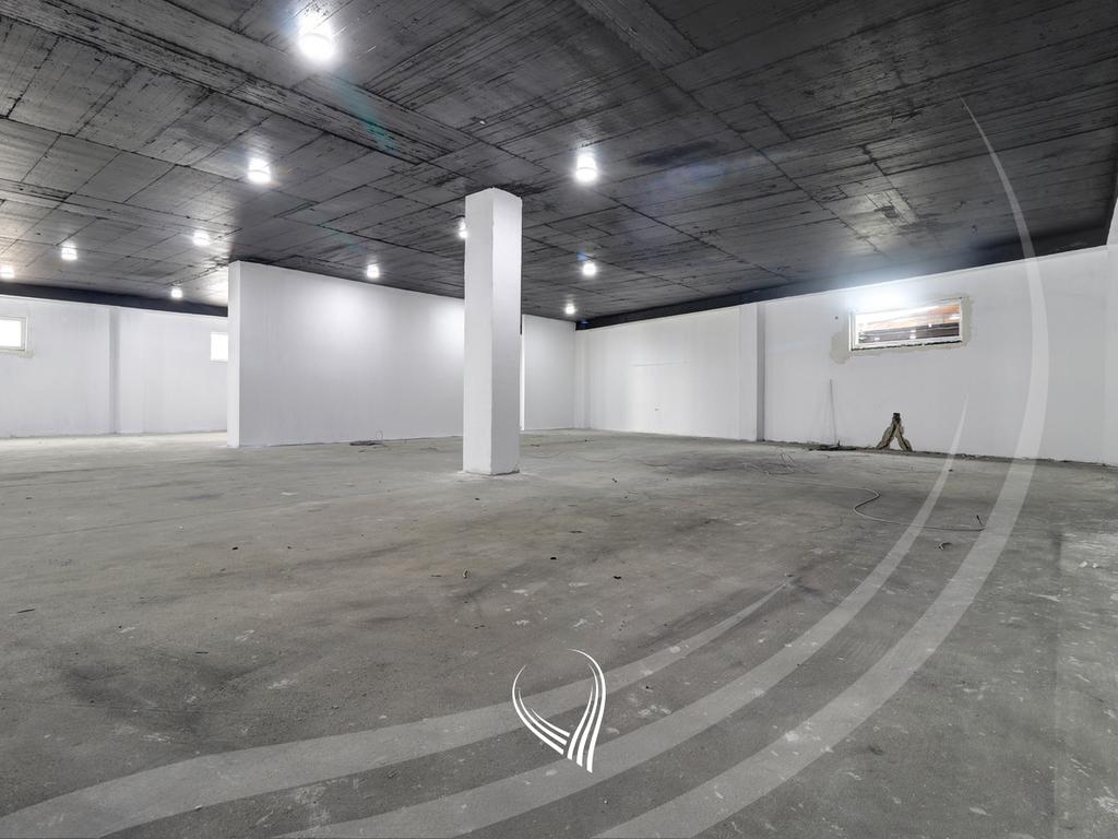 Objekt 1,400m2 me qira në magjistralen Prishtinë - Ferizaj - afër Prishtina Mall6