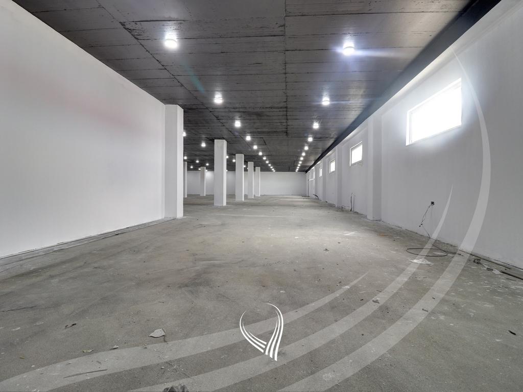 Objekt 1,400m2 me qira në magjistralen Prishtinë - Ferizaj - afër Prishtina Mall8