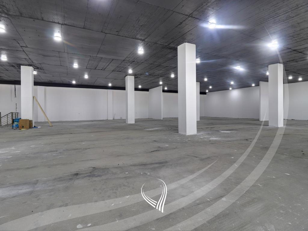 Objekt 1,400m2 me qira në magjistralen Prishtinë - Ferizaj - afër Prishtina Mall9