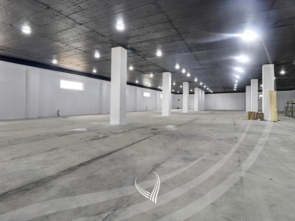 Objekt 1,400m2 me qira në magjistralen Prishtinë - Ferizaj - afër Prishtina Mall10