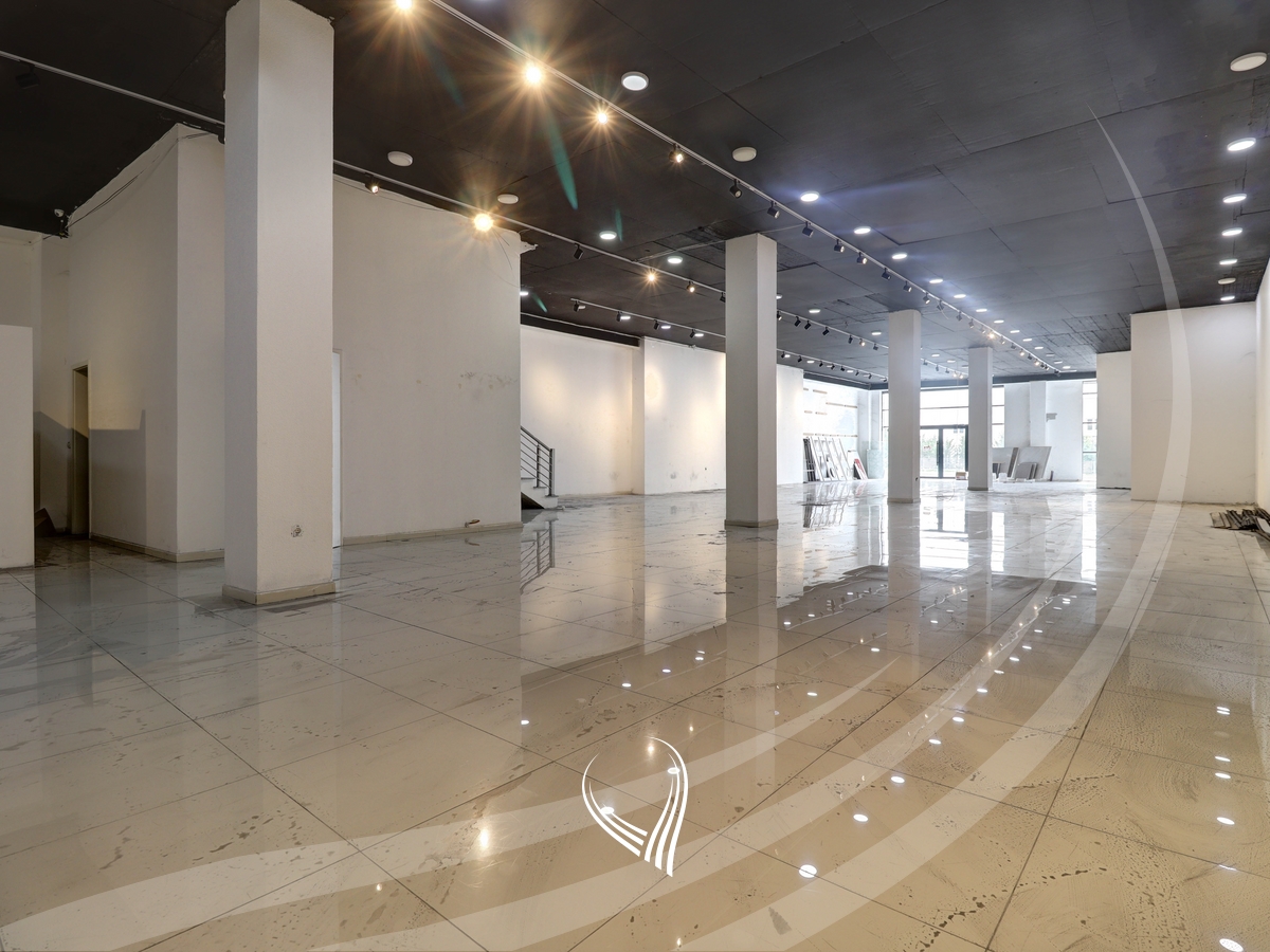 Objekt 1,400m2 me qira në magjistralen Prishtinë - Ferizaj - afër Prishtina Mall5