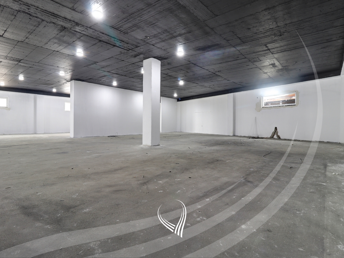 Objekt 1,400m2 me qira në magjistralen Prishtinë - Ferizaj - afër Prishtina Mall6
