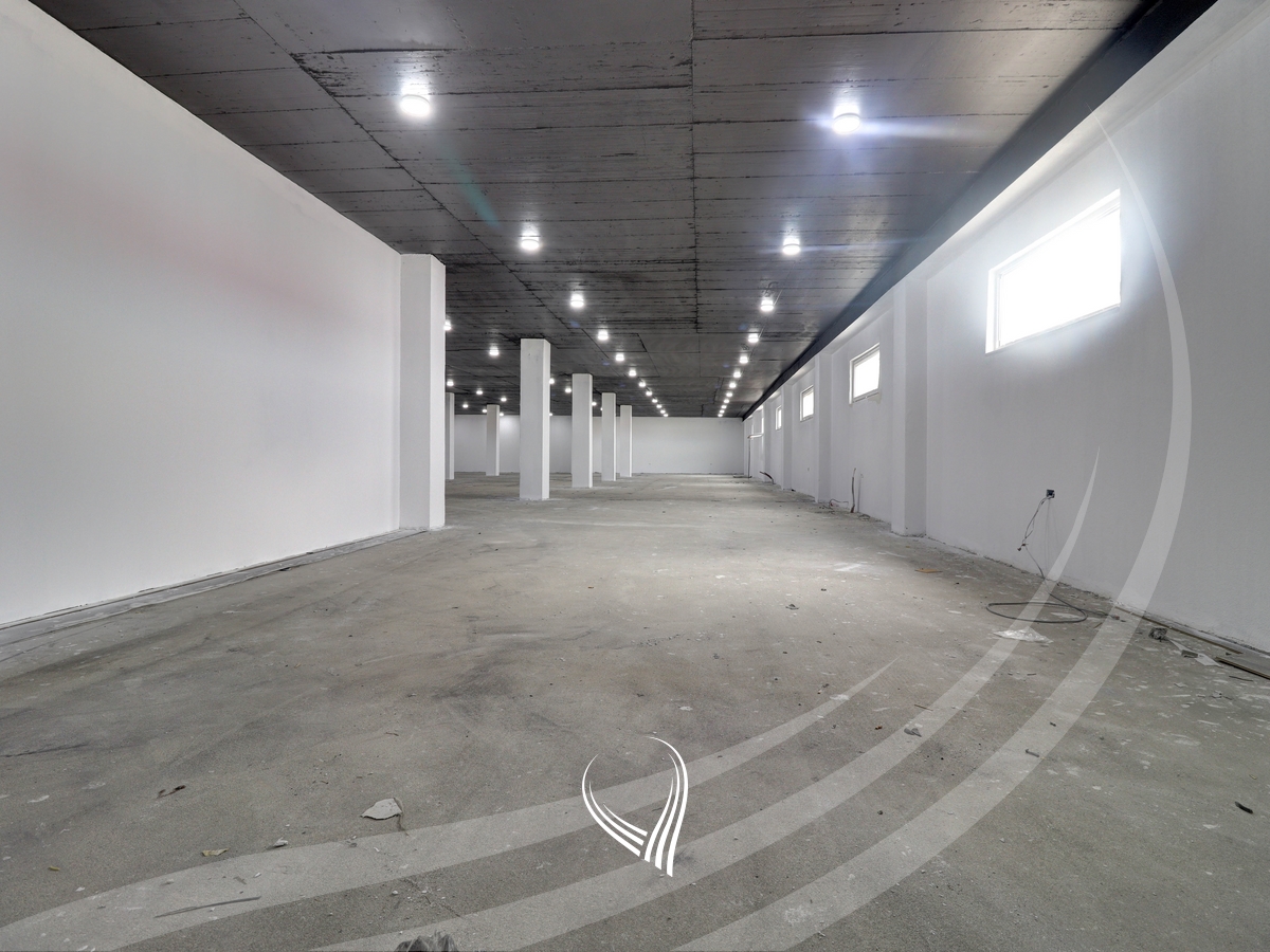 Objekt 1,400m2 me qira në magjistralen Prishtinë - Ferizaj - afër Prishtina Mall8