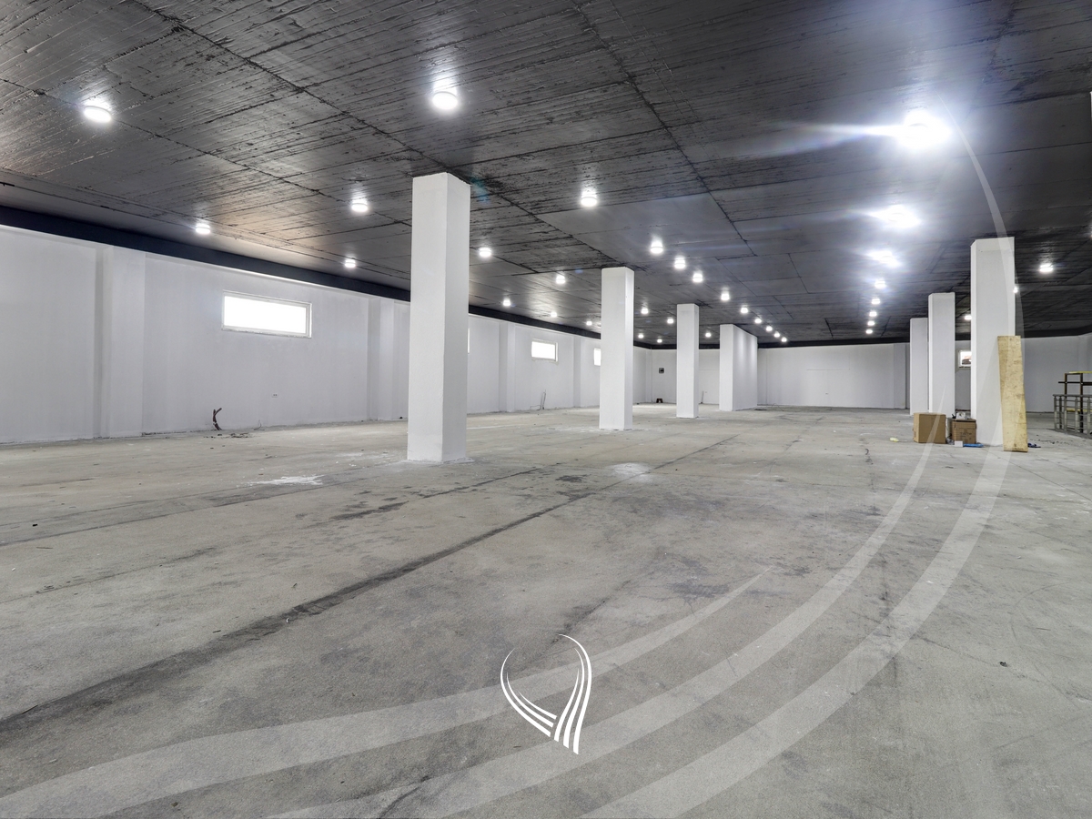 Objekt 1,400m2 me qira në magjistralen Prishtinë - Ferizaj - afër Prishtina Mall10