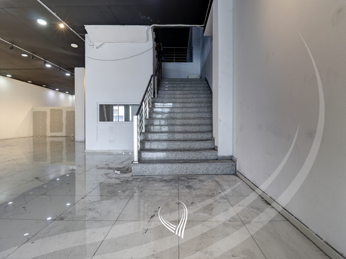Objekt 1,400m2 me qira në magjistralen Prishtinë - Ferizaj - afër Prishtina Mall11