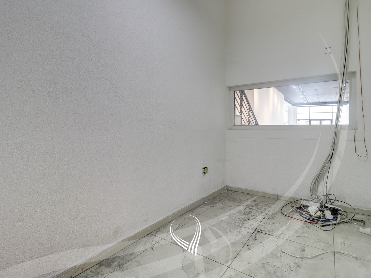 Objekt 1,400m2 me qira në magjistralen Prishtinë - Ferizaj - afër Prishtina Mall12