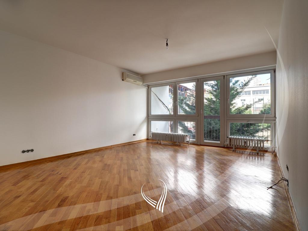 Zyre me 4 dhoma pune me qira në lagjen Ulpiana1