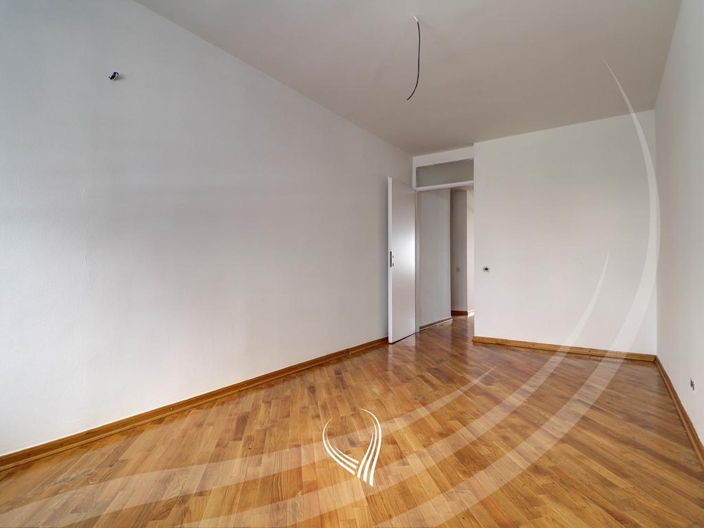 Zyre me 4 dhoma pune me qira në lagjen Ulpiana9