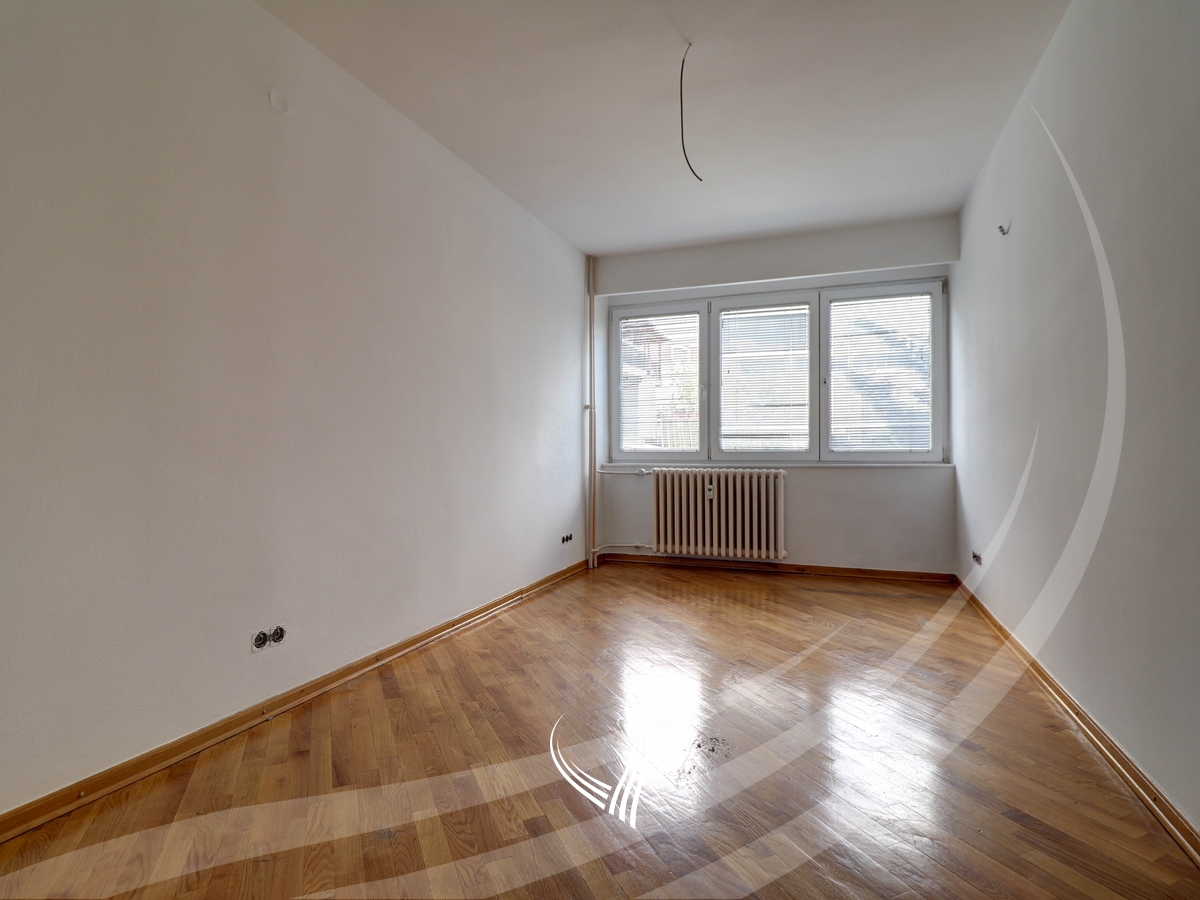 Zyre me 4 dhoma pune me qira në lagjen Ulpiana8