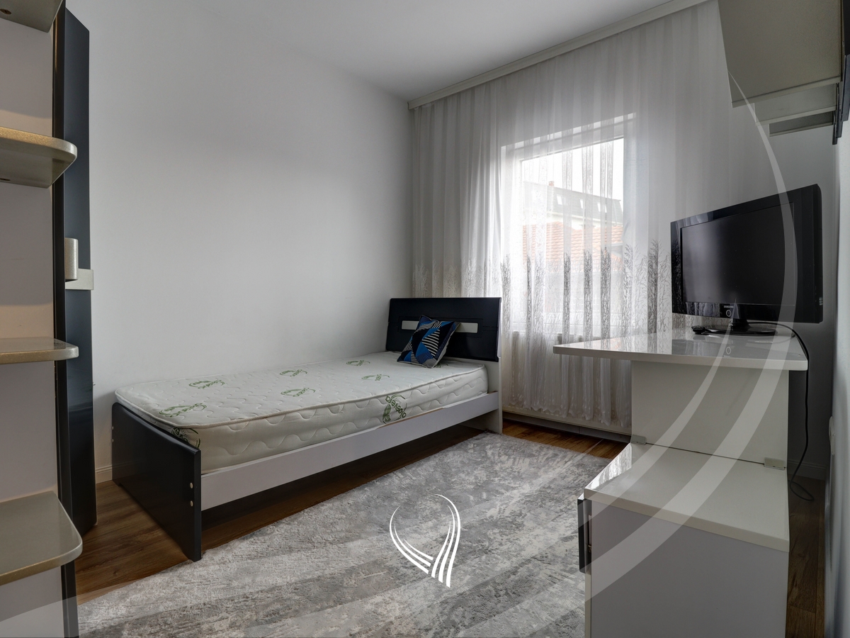 Banesë me 3 dhoma gjumi me qira në lagjen Aktash6