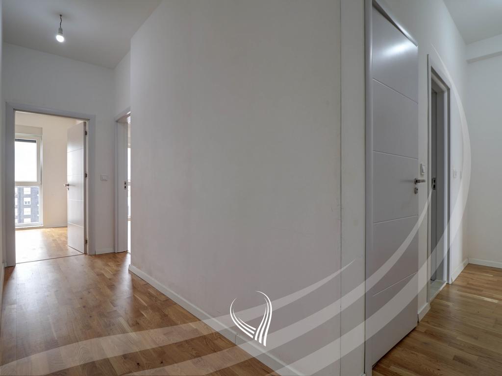 Banesë me 3 dhoma gjumi në shitje në lagjen Mati 110