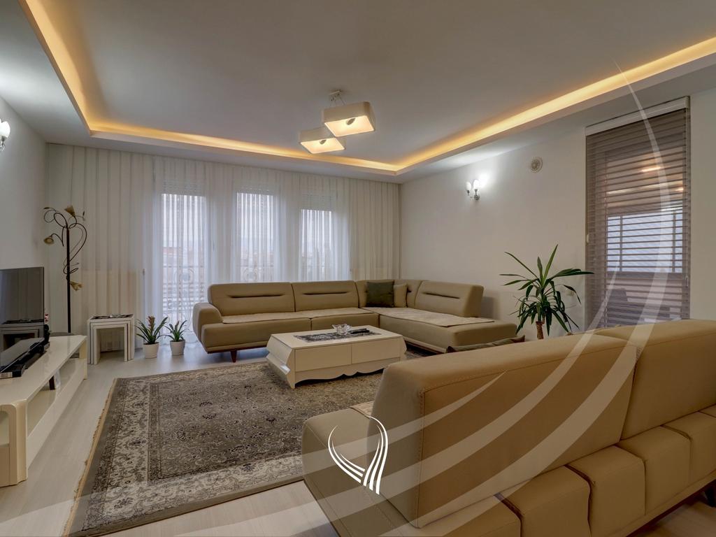 Shtëpi 380m2 me 4 ari truall në shitje në Veternik4