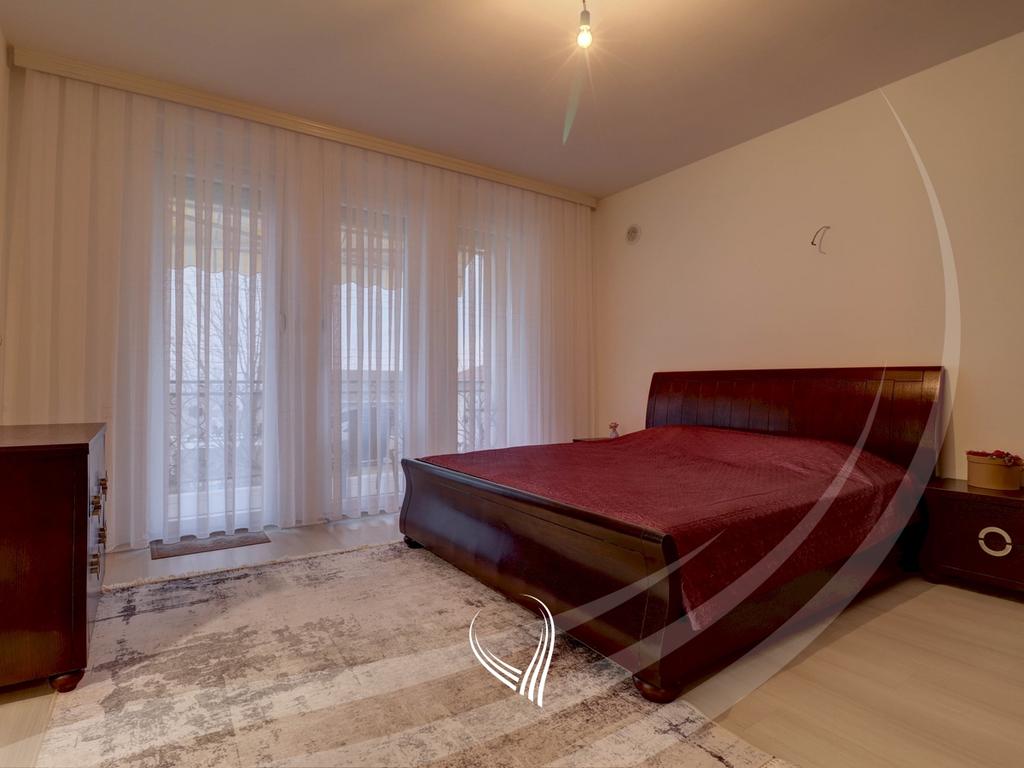 Shtëpi 380m2 me 4 ari truall në shitje në Veternik11