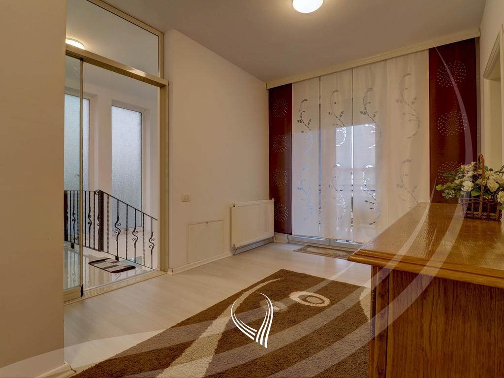 Shtëpi 380m2 me 4 ari truall në shitje në Veternik13