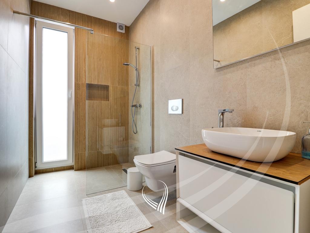 Shtëpi me 4 dhoma gjumi me qira në Çagllavicë - lagjja Qëndresa Home14