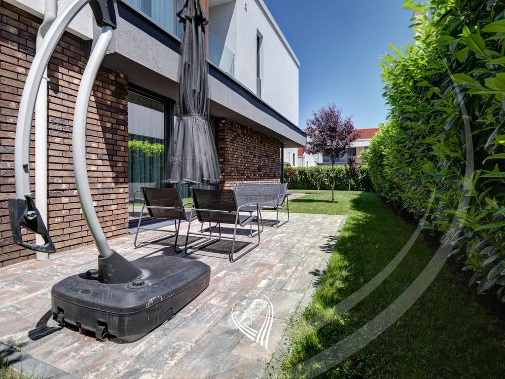 Shtëpi me 4 dhoma gjumi me qira në Çagllavicë - lagjja Qëndresa Home16