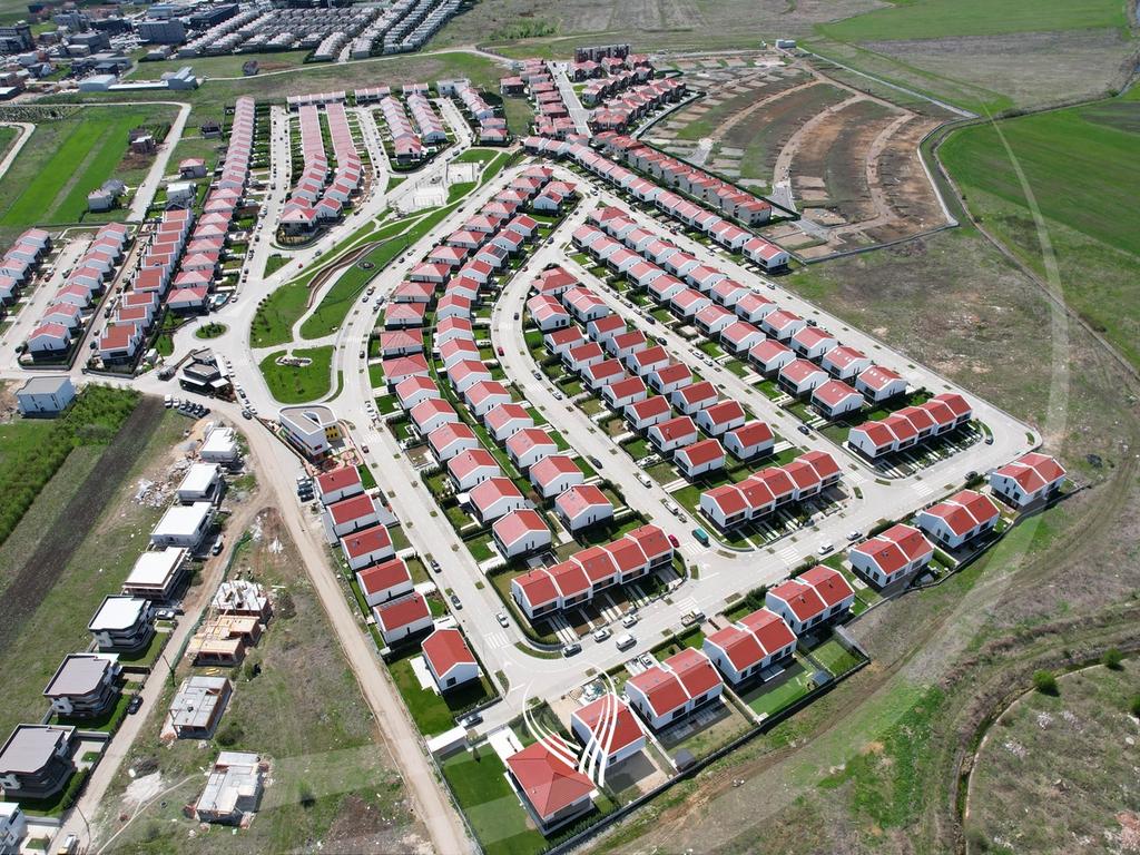 Shtëpi me 4 dhoma gjumi me qira në Çagllavicë - lagjja Qëndresa Home19