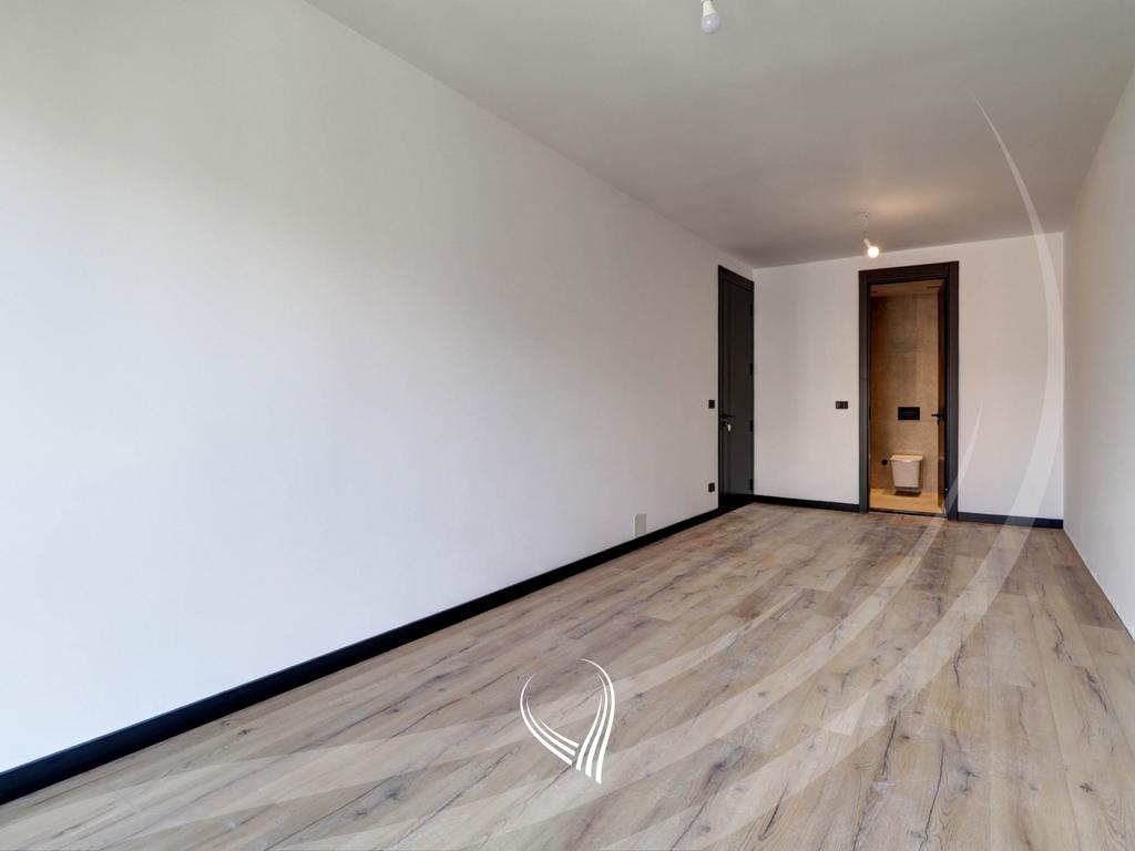 Banesë me 3 dhoma gjumi në shitje në lagjen Prishtina e Re – Rruga A8