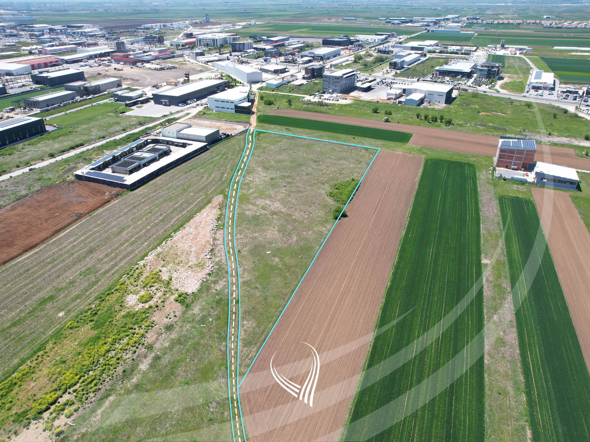 1 hectare and 33.65 ares of land for sale in Llapllasellë – near the roundabout by KFC