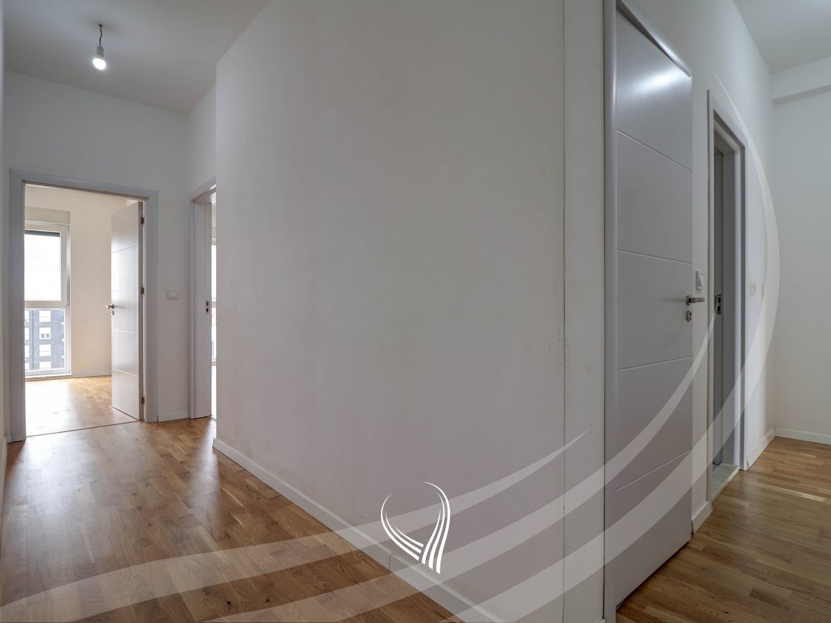 Banesë me 3 dhoma gjumi në shitje në lagjen Mati 110