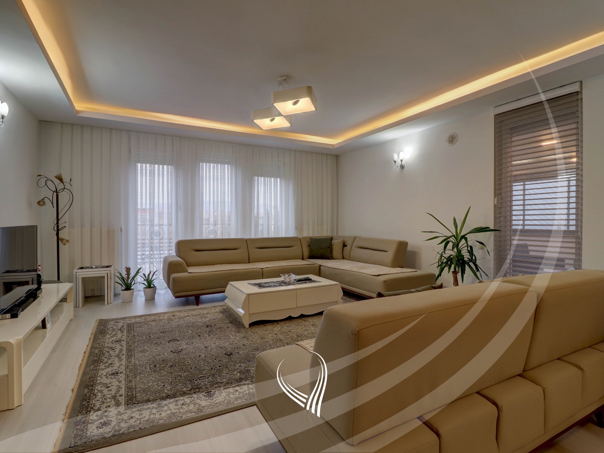 Shtëpi 380m2 me 4 ari truall në shitje në Veternik4