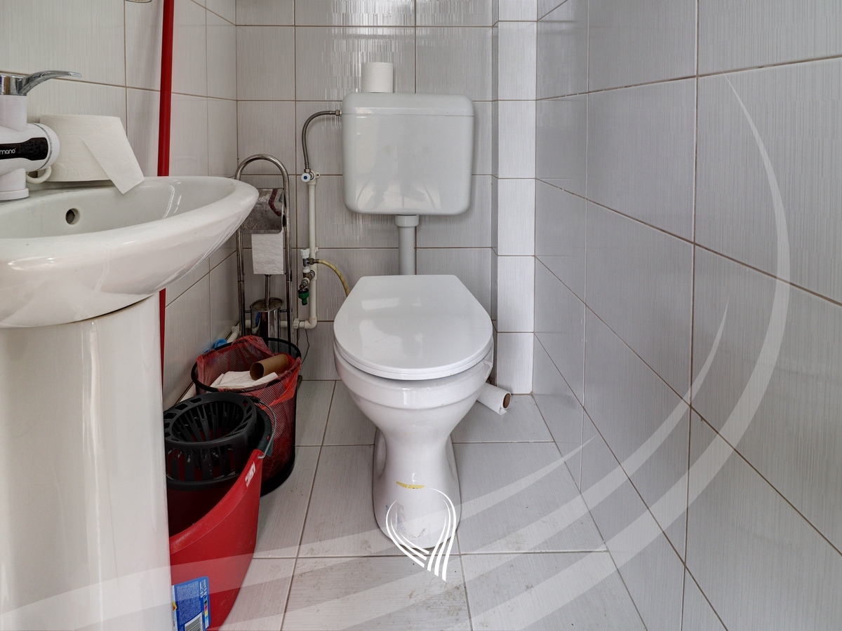 Zyre me 1 dhomë pune me qira në lagjen Mati 12