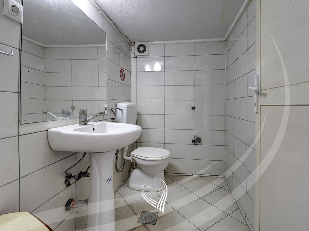 70m2 commercial space for rent in the Ulpiana neighborhood5