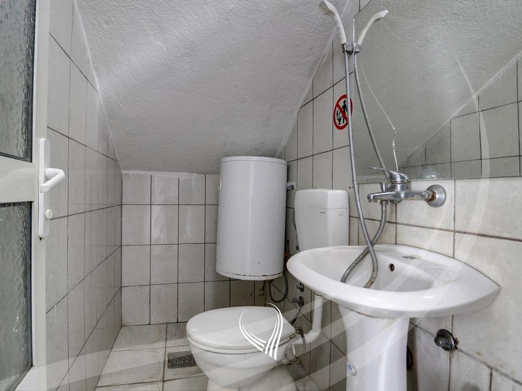 70m2 commercial space for rent in the Ulpiana neighborhood4