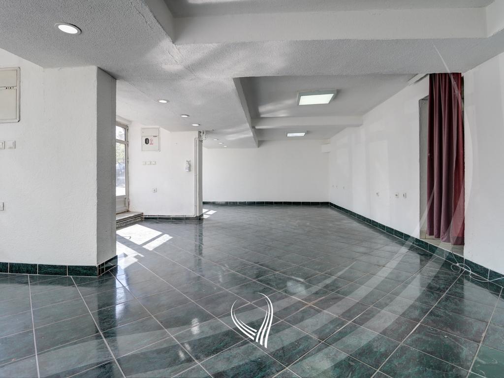 70m2 commercial space for rent in the Ulpiana neighborhood1