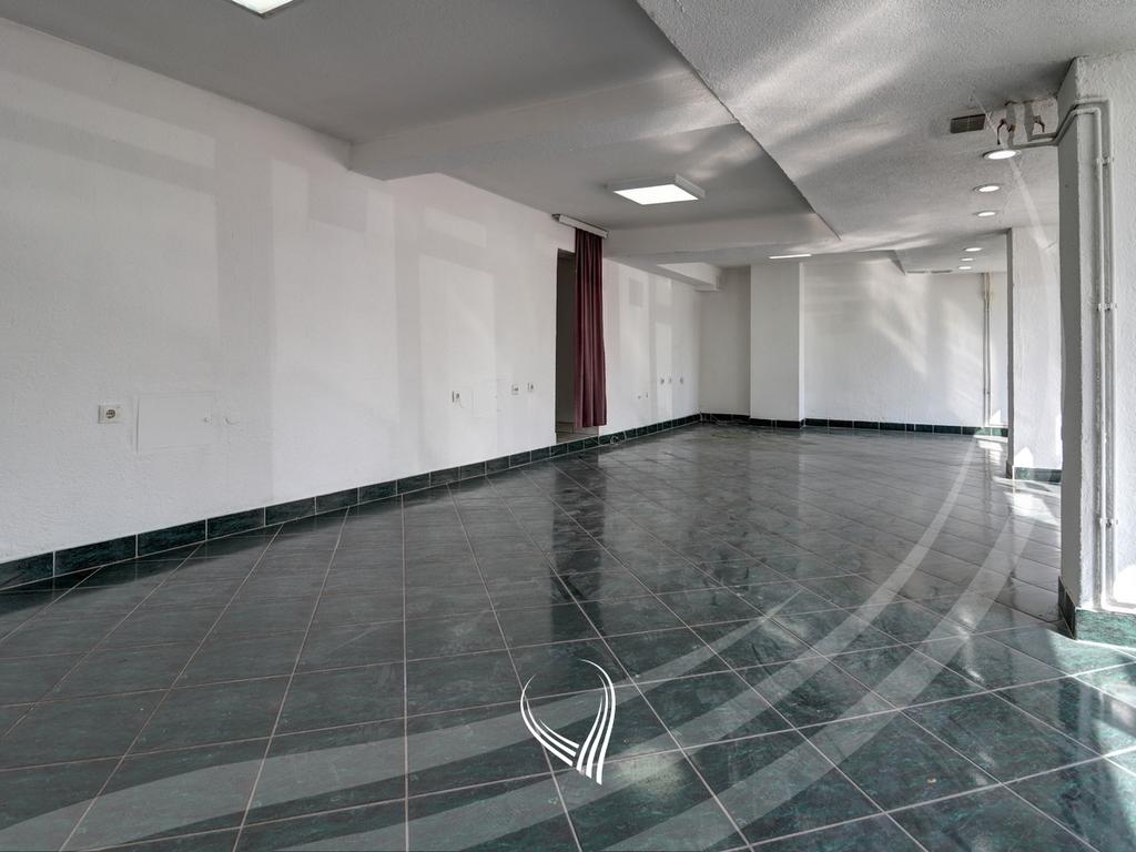 70m2 commercial space for rent in the Ulpiana neighborhood3