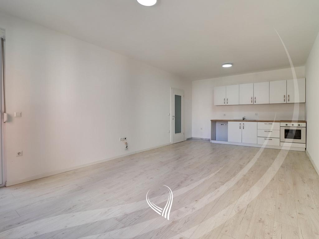 Office with 3 work rooms for rent in the Mati 1 neighborhood2