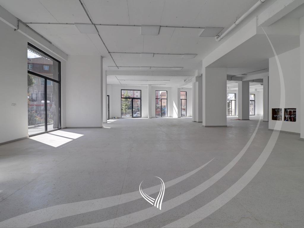 Lokal 550m² me qira në lagjen Aktash – Kompleksi “Mileniumi”1