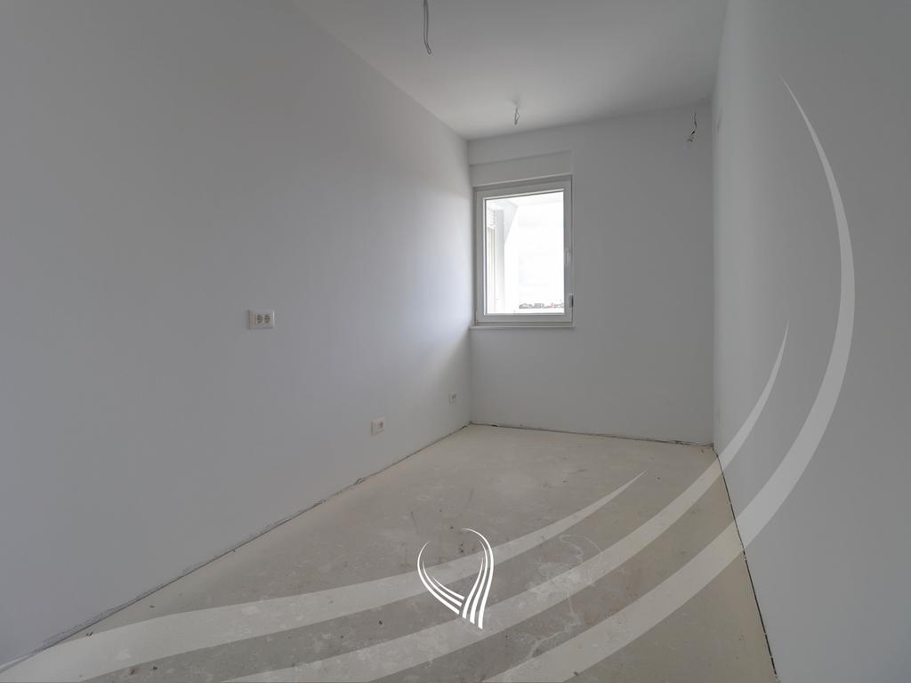 Banesë me 3 dhoma gjumi në shitje në lagjen Mati 1 – DP Partners5