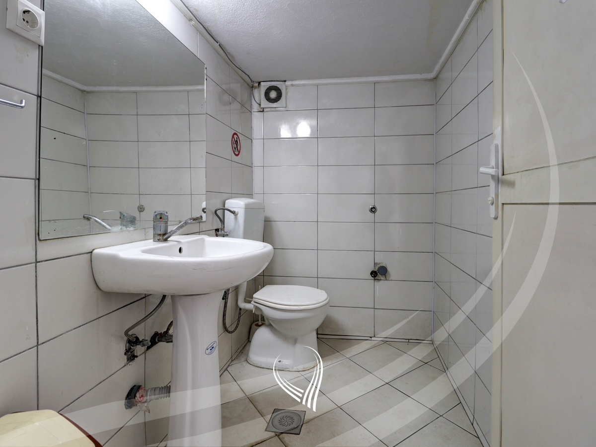 70m2 commercial space for rent in the Ulpiana neighborhood5