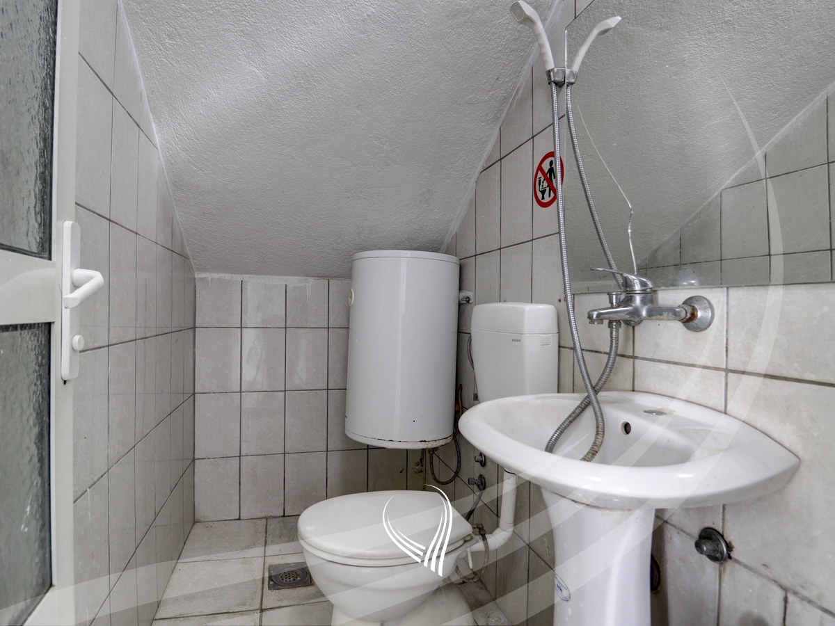 70m2 commercial space for rent in the Ulpiana neighborhood4
