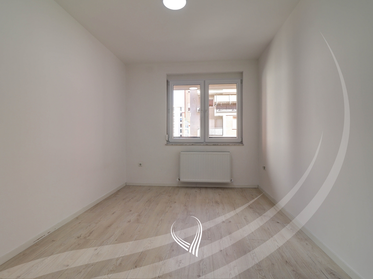 Office with 3 work rooms for rent in the Mati 1 neighborhood4