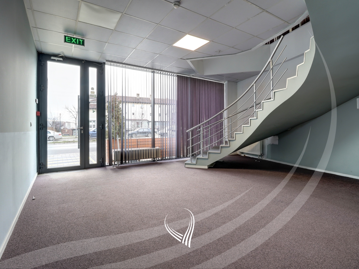 Office 500m2 for rent in the Bregu i Diellit neighborhood2