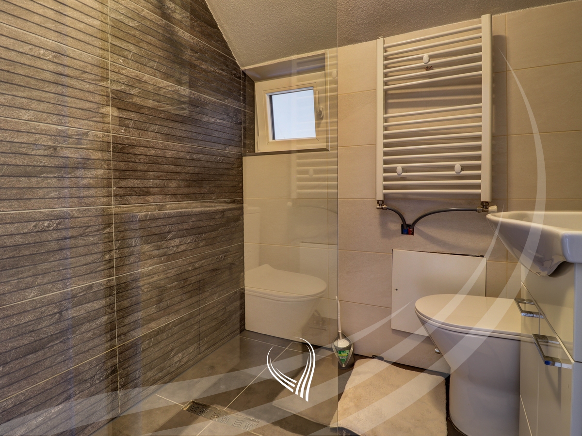 Vilë 210m2 në shitje në Brezovicë9