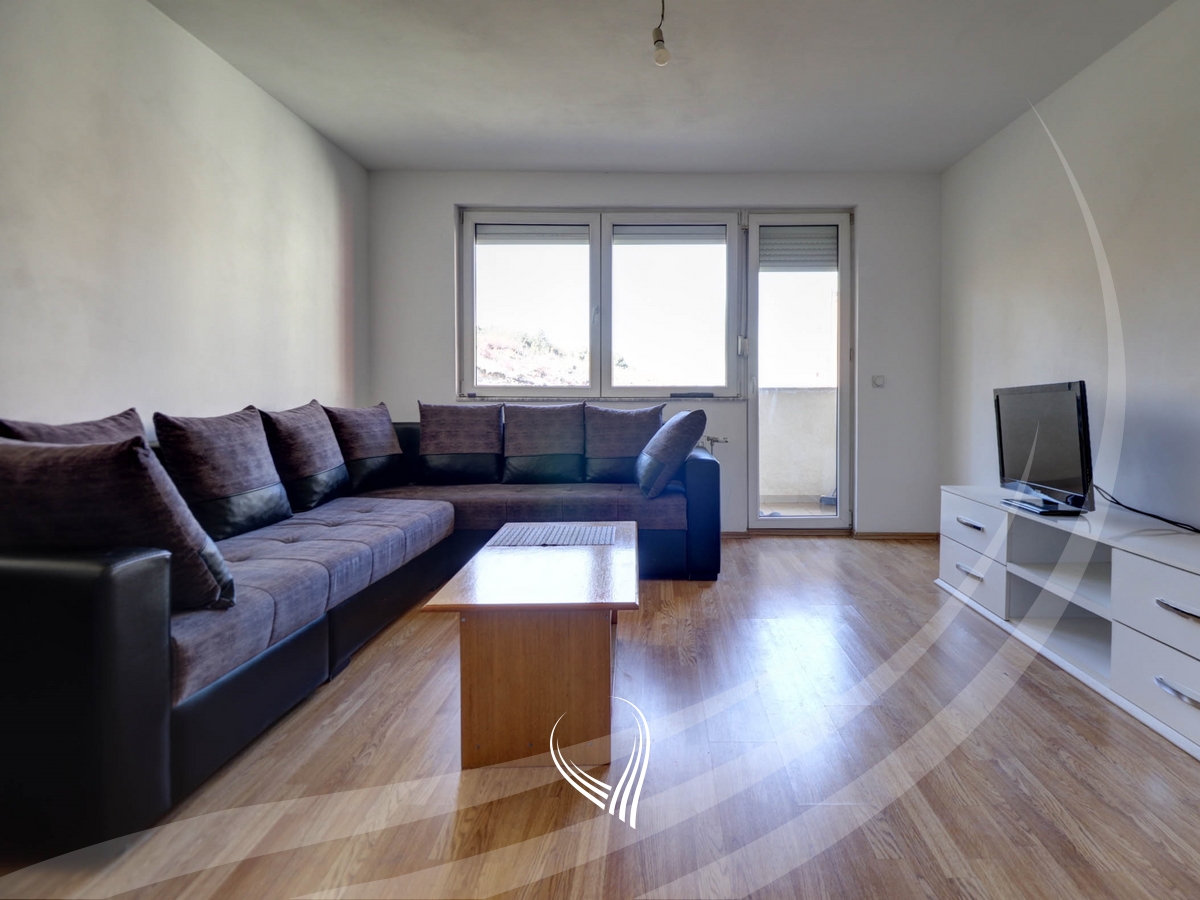 Banesë me 1 dhomë gjumi me qira në lagjen Kalabria – Emshir0