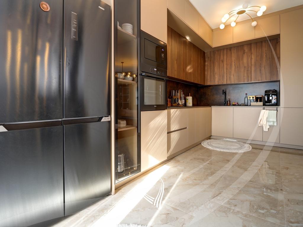 Penthouse me 2 dhoma gjumi me qira në lagjen Arbëria – Dragodan7