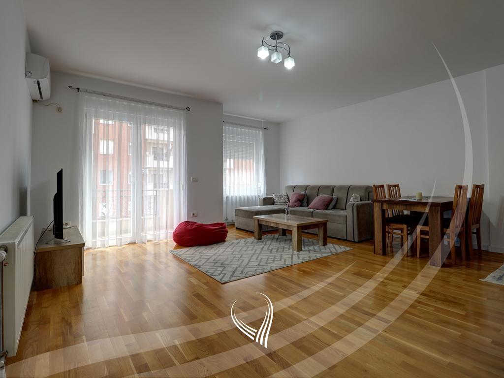 Banesë me 3 dhoma gjumi me qira në lagjen Kalabria- Emshir
