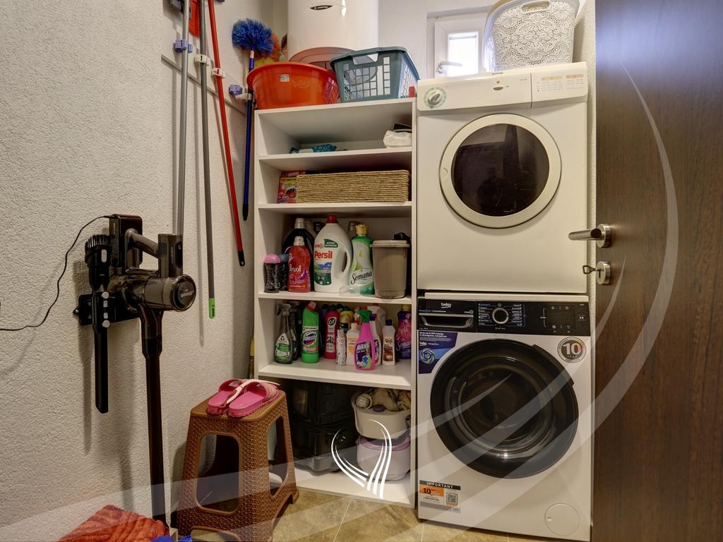 Banesë me 4 dhoma gjumi në shitje në lagjen Bregu i Diellit20