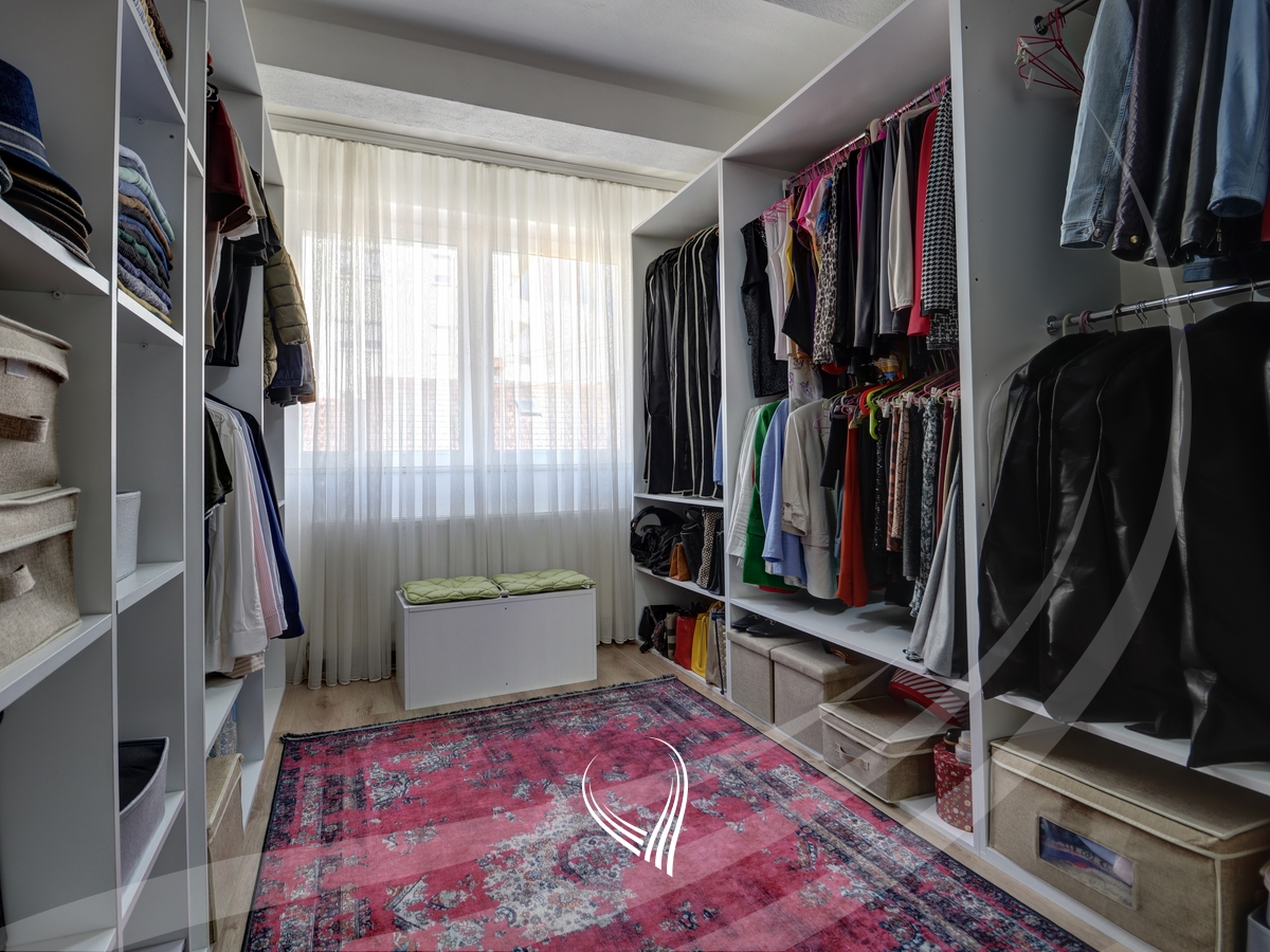 Banesë me 4 dhoma gjumi në shitje në lagjen Bregu i Diellit12