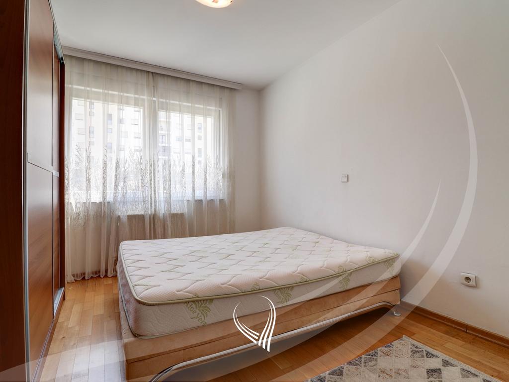 Banesë me 1 dhomë gjumi me qira në lagjen Kalabria-Emshir6