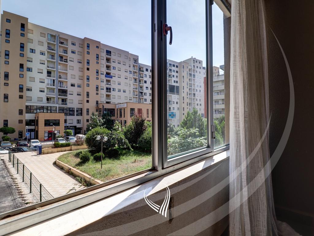 Banesë me 1 dhomë gjumi me qira në lagjen Kalabria-Emshir9
