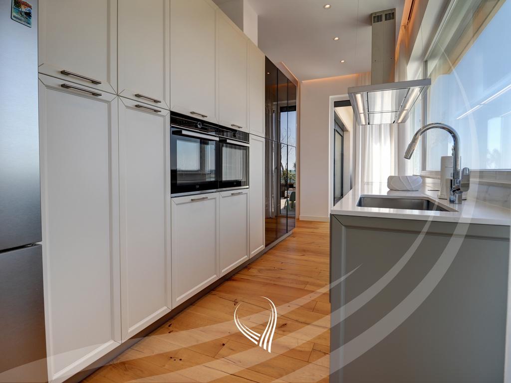 Penthouse ekskluziv 235.24m2 në shitje në lagjen Marigona Hill8