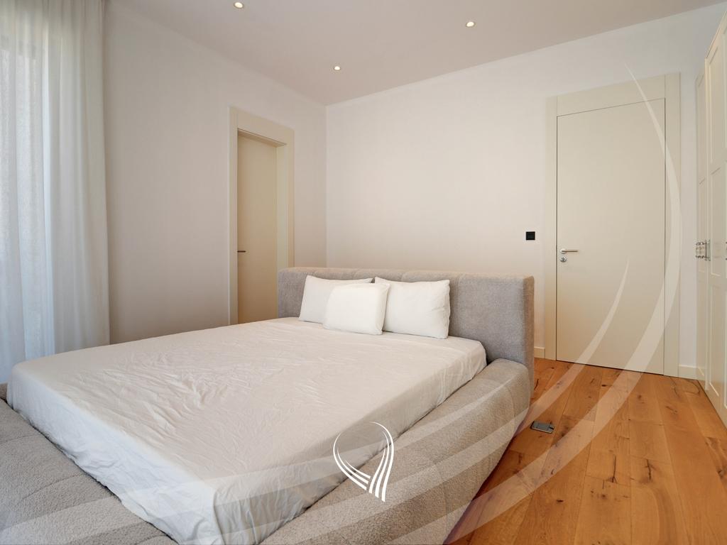 Penthouse ekskluziv 235.24m2 në shitje në lagjen Marigona Hill12