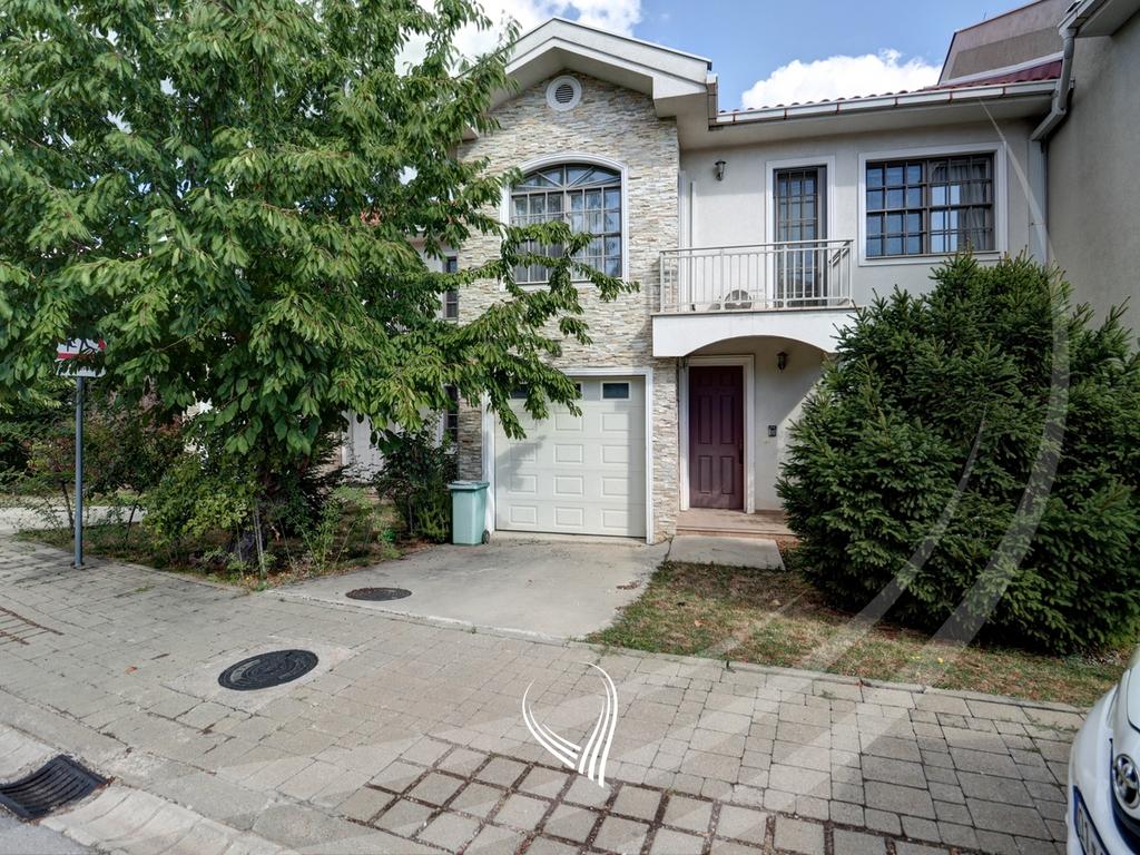 3-bedroom house for rent in International Village
