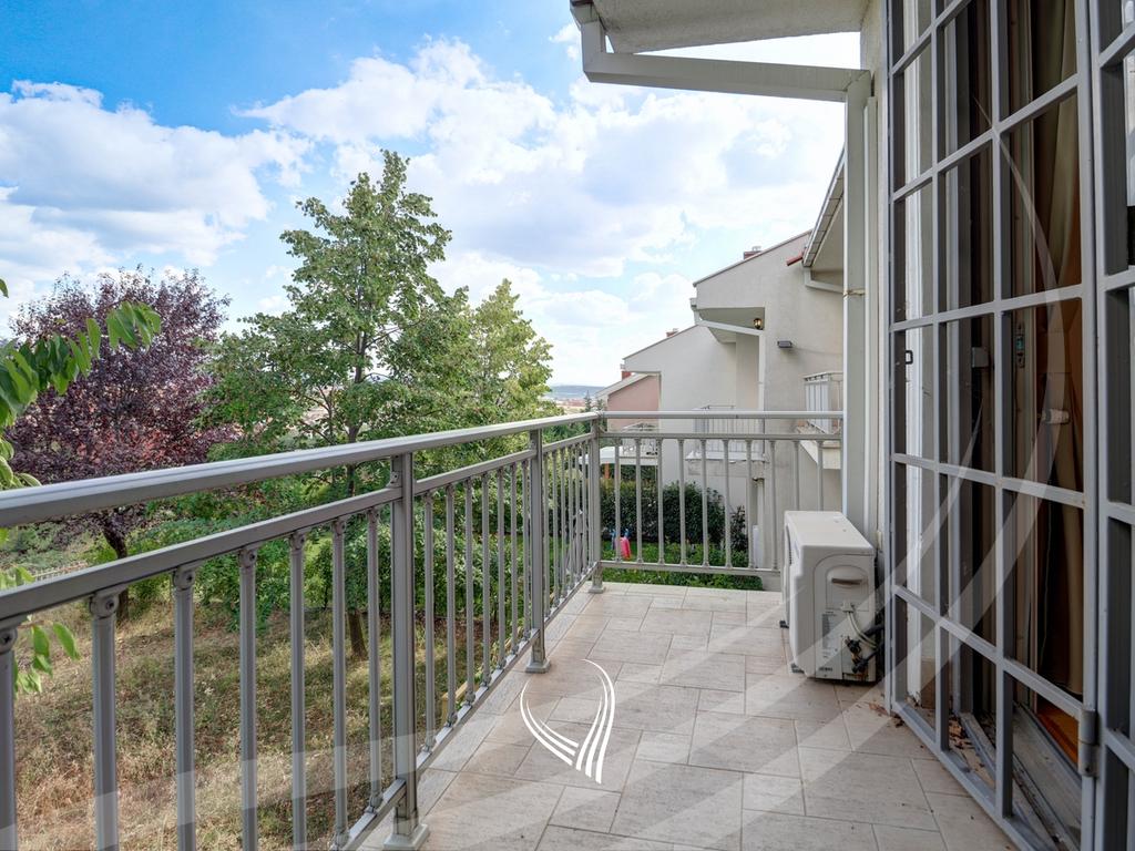 3-bedroom house for rent in International Village11